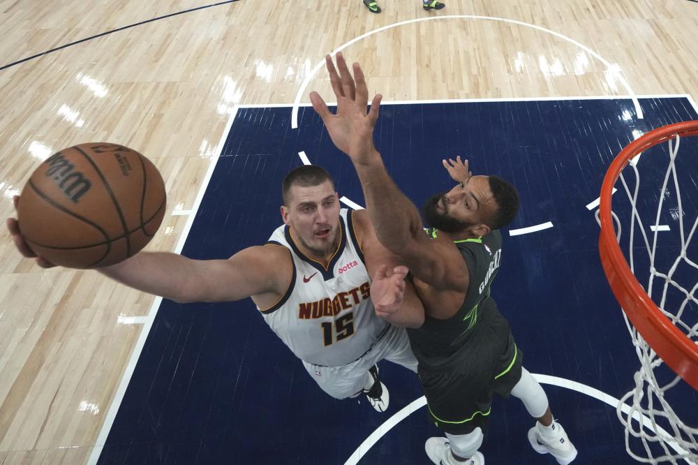 让她始终站 让她始终站