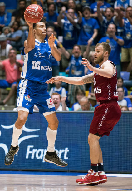 还在曲终人 还在曲终人